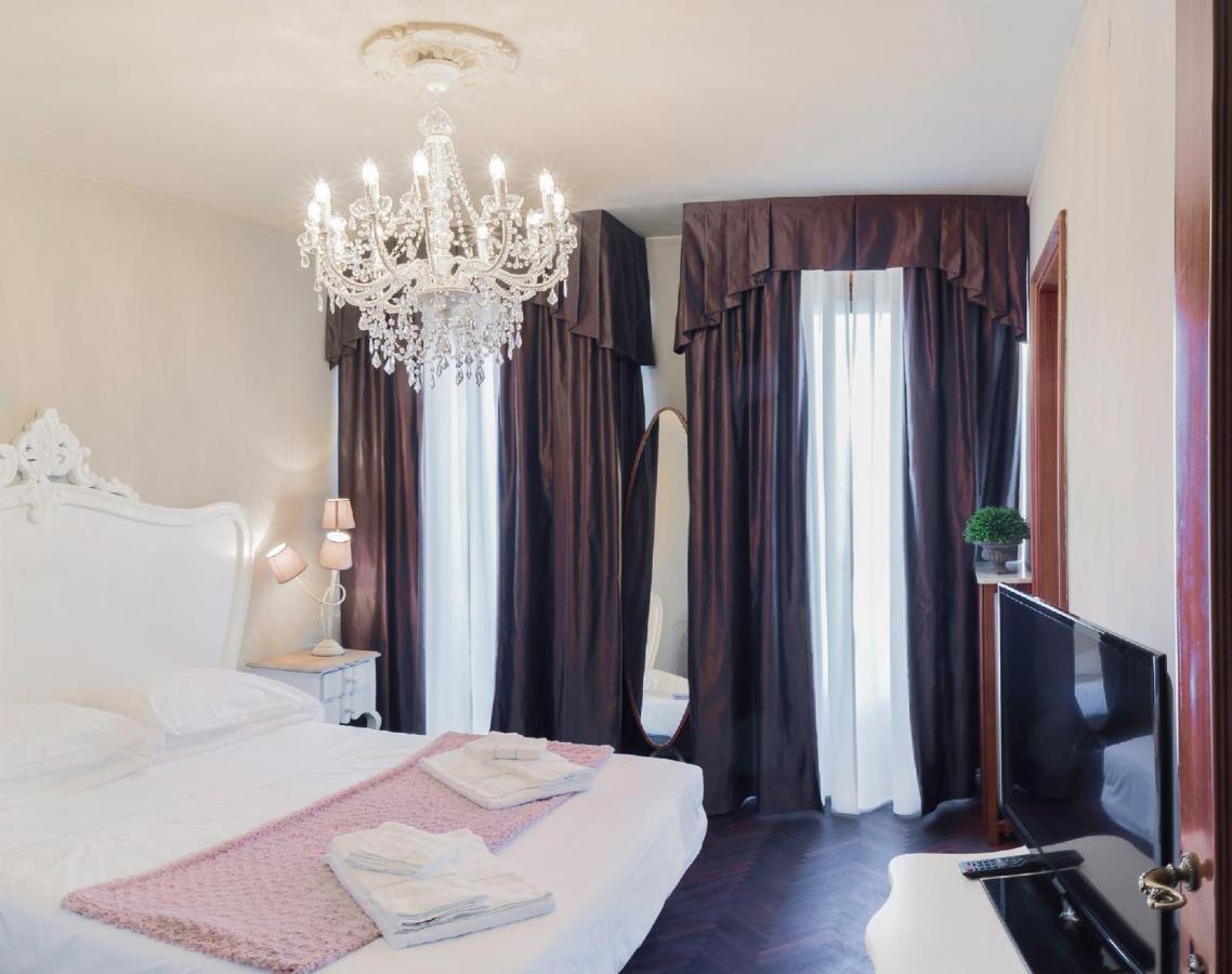 Rialto Canal View With Terrace And Balcony By Wonderful Italy * Venedig